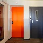 Easyhotel Main Station מלון