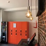 Easyhotel Main Station מלון *