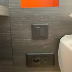 Easyhotel Main Station *