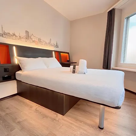 Easyhotel Main Station