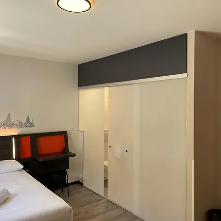 Easyhotel Main Station Szálloda *