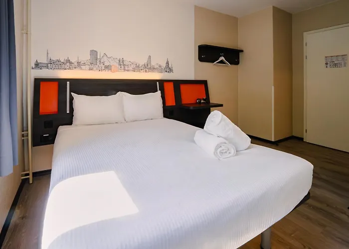 Hotel Easyhotel Main Station *