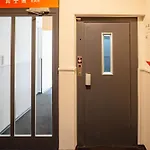 Easyhotel Main Station *