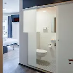 Easyhotel Main Station Отель *