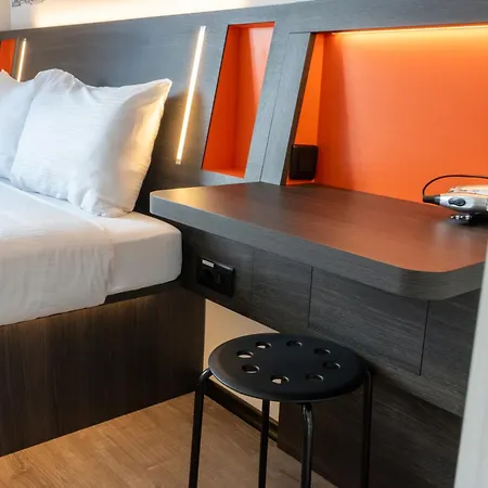 Easyhotel Main Station Hotel