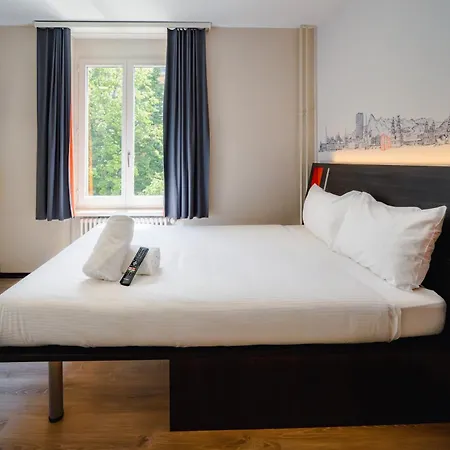 Easyhotel Main Station Hotel *