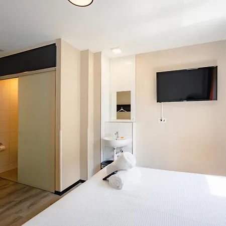 Easyhotel Main Station