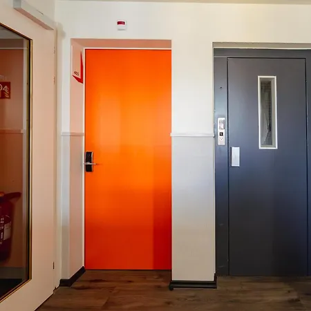 Easyhotel Main Station Hotel