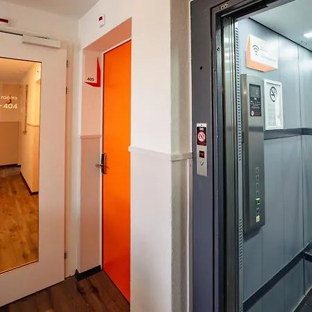 Easyhotel Main Station Hotel 3*