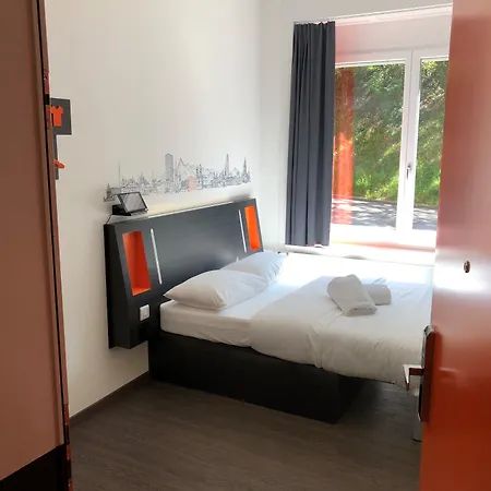 Easyhotel Main Station 3* Curych