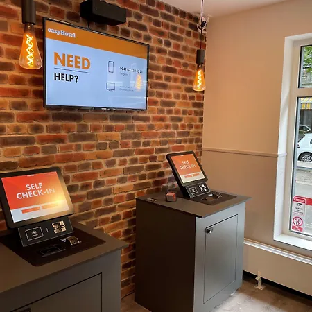 Easyhotel Main Station Hotell