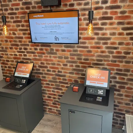 Отель Easyhotel Main Station Цюрих