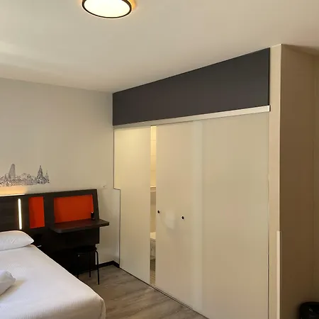 Easyhotel Main Station Hotel *