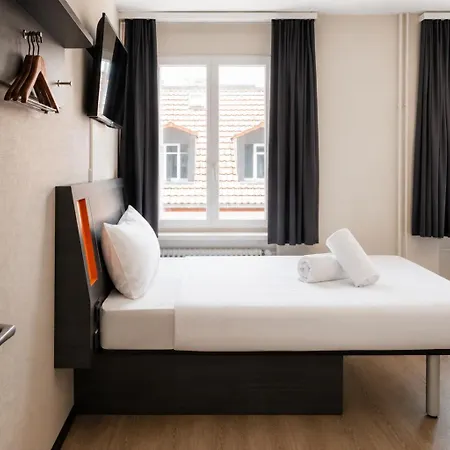 Easyhotel Main Station Hotel 3*