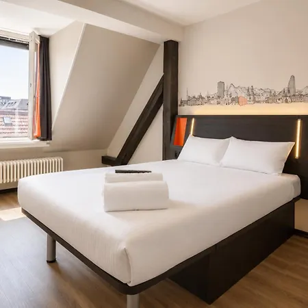 Easyhotel Main Station Hotel 3*