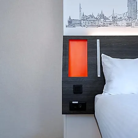 Easyhotel Main Station