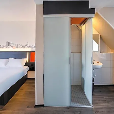 Easyhotel Main Station