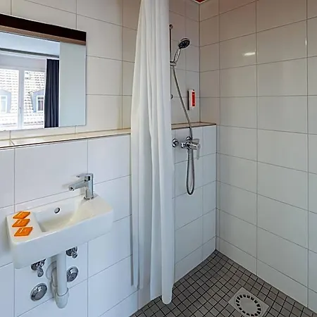 Easyhotel Main Station 3*