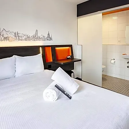 Easyhotel Main Station Hotel 3*