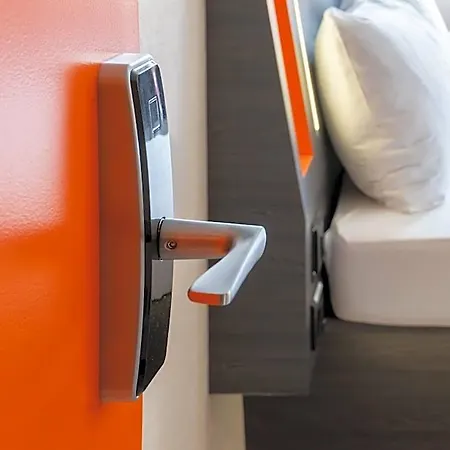Easyhotel Main Station 3*