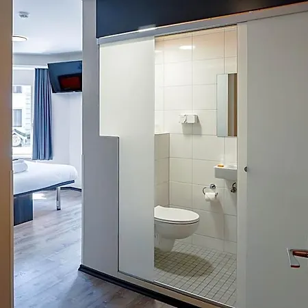 Easyhotel Main Station 3* Curych