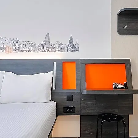 Easyhotel Main Station