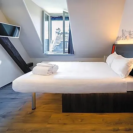 Easyhotel Main Station Hotel