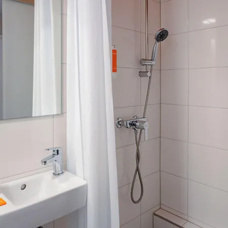Easyhotel Main Station 3*
