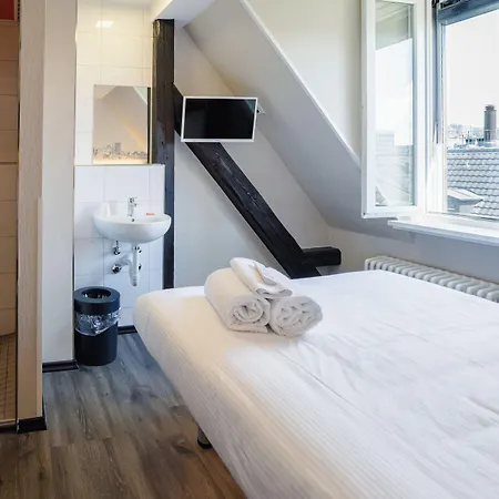 Easyhotel Main Station Hotel 3*