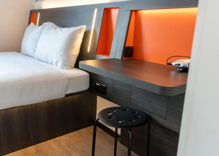 Easyhotel Main Station מלון