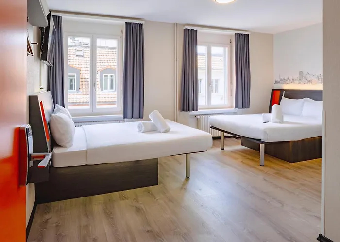 Easyhotel Main Station 호텔 *