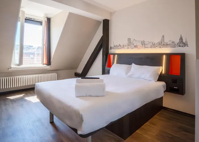 Easyhotel Main Station מלון *