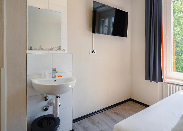 מלון Easyhotel Main Station ציריך