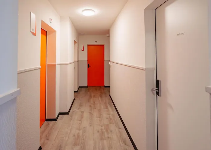 מלון Easyhotel Main Station *