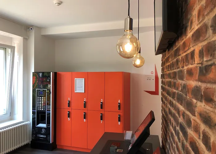 Easyhotel Main Station מלון *