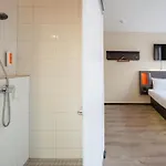 Easyhotel Main Station *