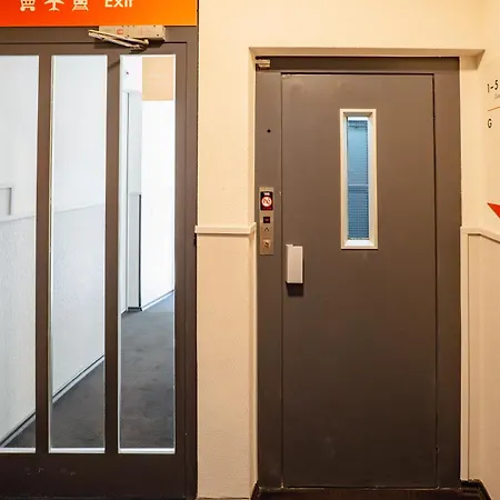 Easyhotel Main Station *