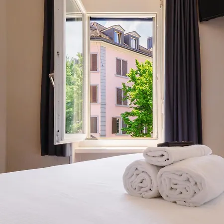 Easyhotel Main Station *