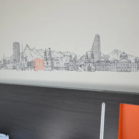 Easyhotel Main Station Отель *