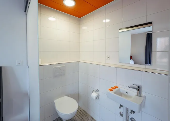 Easyhotel Main Station *