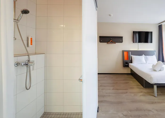 Easyhotel Main Station *