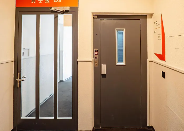 Easyhotel Main Station *