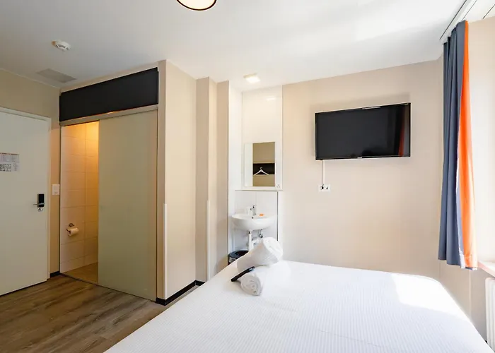 Easyhotel Main Station