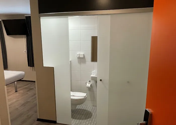 Easyhotel Main Station *