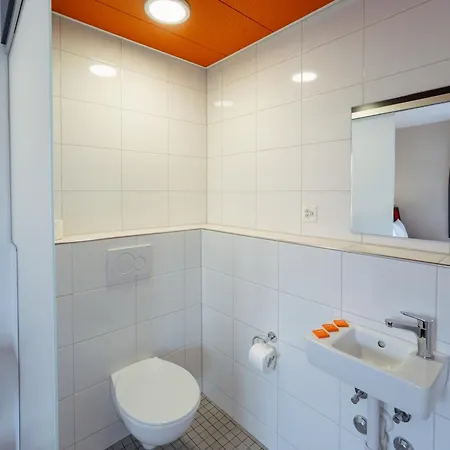 Easyhotel Main Station *