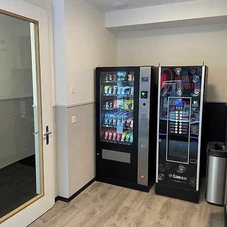 Easyhotel Main Station فندق